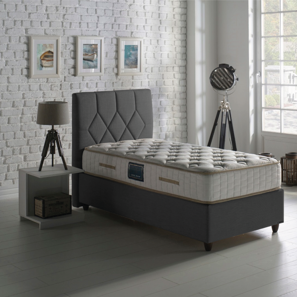 Bett Untergestell, Kopfteil und Unstress Matratze